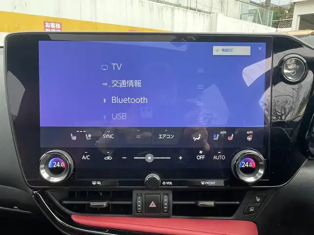 レクサス ＮＸ 350h Fスポーツ 神奈川県 2023(令5)年 3.4万km グラファイトブラックガラスフレーク 禁煙車/ワンオーナー/サンルーフ/前席パワーシート/赤黒コンビ本革シート/・シートヒーター/エアシート/純正ナビ/・フルセグTV/BT/Miracast/パノラミックビューモニター/前後ドライブレコーダー/ビルトインETC2.0/社外GPSレーダー/ヘッドアップディスプレイ/レクサスセーフティシステム/・リヤクロストラフィックアラート/・レーンディパーチャーアラート/・プリクラッシュセーフティ/・レーダークルーズコントロール/・ブラインドスポットモニター/・アダプティブハイビームシステム/・ロードサインアシスト/・ドライバー異常時対応システム/・プロアクティブドライビングアシスト/パワーバックドア/パドルシフト/ステアリングヒーター/純正20インチAW/LEDヘッドライト/フォグランプ/カードキー×1/スマートキー×2/純正フロアマット/保証書/取扱説明書