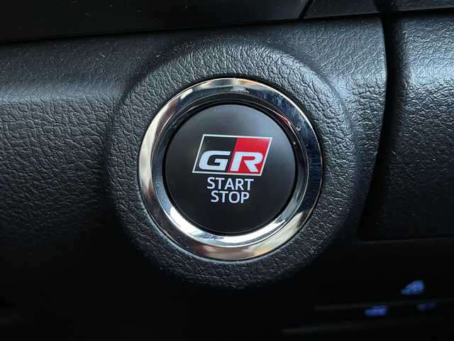 トヨタ ハイラックス Z GRスポーツ 福岡県 2022(令4)年 2万km スーパーホワイトⅡ 純正8型ナビ/（BT/CarPlay/Miracast/AM/FM)/全方位モニター/トヨタセーフ/コーナーセンサー/レーダークルコン/パドルシフト/ETC/ドラレコ前後/純正GRフロアマット/ダウンヒルアシスト/アイドリングストップ/ビルシュタインB8リフトアップショックKIT/MINIZリフトアップKIT(5inch)/ソリッドレーシングタービンZ1　17inchAW/NITTO TRAIL GRAPPLER M/T/EGR製バグガード/天張りブラックEDの物に換装済/トランクゲートダンパー/ウィンカーポジション/スチールサイドステップ/オーバーフェンダー