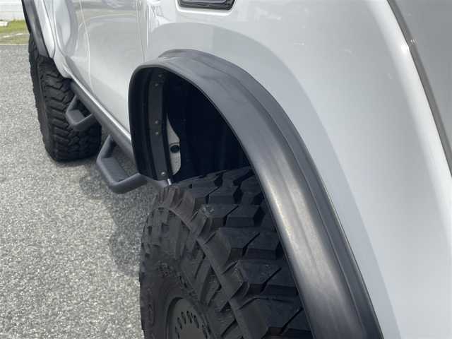 トヨタ ハイラックス Z GRスポーツ 兵庫県 2022(令4)年 2.1万km スーパーホワイトⅡ ・ビルシュタイン B8リフトアップショックKIT/・MINIZリフトアップKIT(2inch UP)/・ソリッドレーシングタービンZ1　17inch/・NITTO TRAIL GRAPPLER M/T/（外径36インチ）/・EGR製バグガード/・純正ディスプレイオーディオ/・ナビキット/・BT/Apple Car　Play/Miracast/AM/FM)/・パノラミックビューモニター/・クリアランスソナー/・プリクラッシュセーフティ/・レーダークルーズコントロール/・レーンディパーチャーアラート/・ロードサインアシスト/・先行車発進お知らせ/・パドルシフト/・ETC/・ドライブレコーダー前後/・純正GRフロアマット/・ダウンヒルアシスト/・アイドリングストップ/・トランクラゲッジカバー/ウィンカーポジション/スチールサイドステップ/オーバーフェンダー