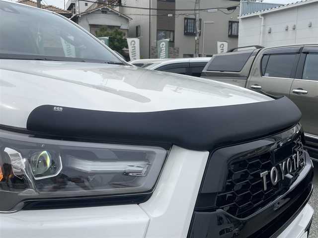 トヨタ ハイラックス Z GRスポーツ 兵庫県 2022(令4)年 2.1万km スーパーホワイトⅡ ・ビルシュタイン B8リフトアップショックKIT/・MINIZリフトアップKIT(2inch UP)/・ソリッドレーシングタービンZ1　17inch/・NITTO TRAIL GRAPPLER M/T/（外径36インチ）/・EGR製バグガード/・純正ディスプレイオーディオ/・ナビキット/・BT/Apple Car　Play/Miracast/AM/FM)/・パノラミックビューモニター/・クリアランスソナー/・プリクラッシュセーフティ/・レーダークルーズコントロール/・レーンディパーチャーアラート/・ロードサインアシスト/・先行車発進お知らせ/・パドルシフト/・ETC/・ドライブレコーダー前後/・純正GRフロアマット/・ダウンヒルアシスト/・アイドリングストップ/・トランクラゲッジカバー/ウィンカーポジション/スチールサイドステップ/オーバーフェンダー