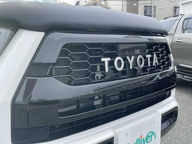 トヨタ ハイラックス Z GRスポーツ 兵庫県 2022(令4)年 2.1万km スーパーホワイトⅡ ・ビルシュタイン B8リフトアップショックKIT/・MINIZリフトアップKIT(2inch UP)/・ソリッドレーシングタービンZ1　17inch/・NITTO TRAIL GRAPPLER M/T/（外径36インチ）/・EGR製バグガード/・純正ディスプレイオーディオ/・ナビキット/・BT/Apple Car　Play/Miracast/AM/FM)/・パノラミックビューモニター/・クリアランスソナー/・プリクラッシュセーフティ/・レーダークルーズコントロール/・レーンディパーチャーアラート/・ロードサインアシスト/・先行車発進お知らせ/・パドルシフト/・ETC/・ドライブレコーダー前後/・純正GRフロアマット/・ダウンヒルアシスト/・アイドリングストップ/・トランクラゲッジカバー/ウィンカーポジション/スチールサイドステップ/オーバーフェンダー