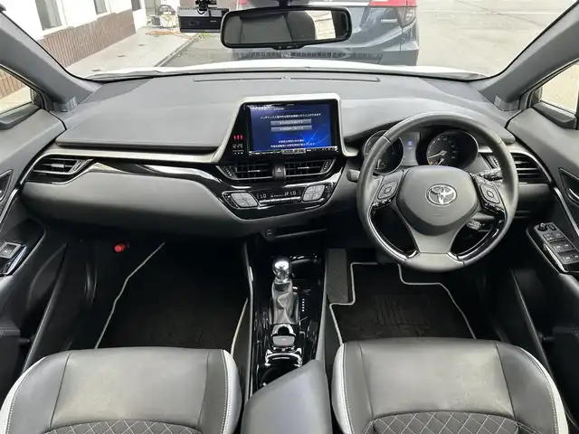 トヨタ Ｃ－ＨＲ G モード ネロ 静岡県 2019(令1)年 6.8万km ホワイトパールクリスタルシャイン 特別仕様車/モデリスタフルエアロ/トヨタセーフティセンス/ＡＬＰＩＮＥ９型メモリナビ/フルセグＴＶ/ＤＶＤ再生/ＢＴオーディオ/バックカメラ/ETC/追従機能付クルコン/LDA（レーンディパーチャーアラート）/PKSB（パーキングサポートブレーキ）/ハーフレザーシート/シートヒーター/オートライト/オートハイビーム/LEDヘッドライト/純正18AW