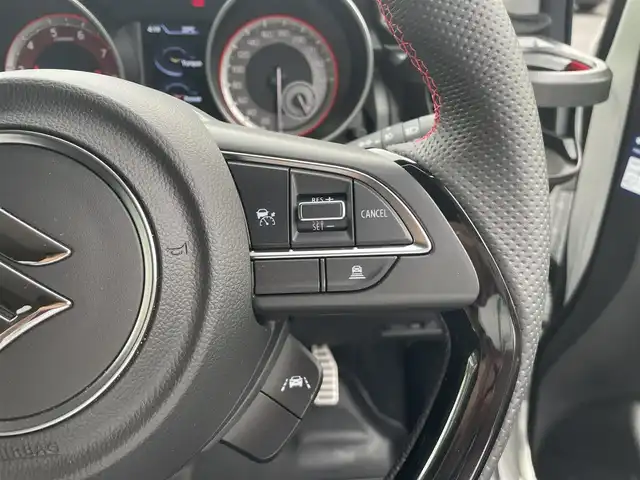 スズキ スイフト スポーツ 大阪府 2024(令6)年 0.2万km パール 社外ナビ/CD/DVD/Bluetooth/全方位モニター/ドライブレコーダー/ビルトインETC/LEDヘッドライト/フォグランプ/クルーズコントロール/ウインカーミラー/コーナーセンサー/ドアバイザー/フロアマット/保証書/取扱説明書/スペアキー１本