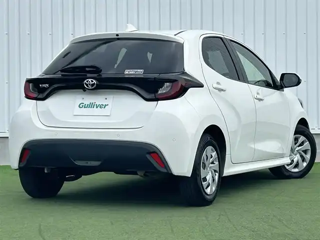 トヨタ ヤリス X 香川県 2022(令4)年 3.5万km スーパーホワイトⅡ 純正ディスプレイオーディオ/→AM/FM/Bluetooth/ドライブレコーダー/ETC/バックカメラ/衝突軽減ブレーキ/プッシュスタート/スマートキー/ステアリングスイッチ/オートハイビーム/純正フロアマット/電格ミラー
