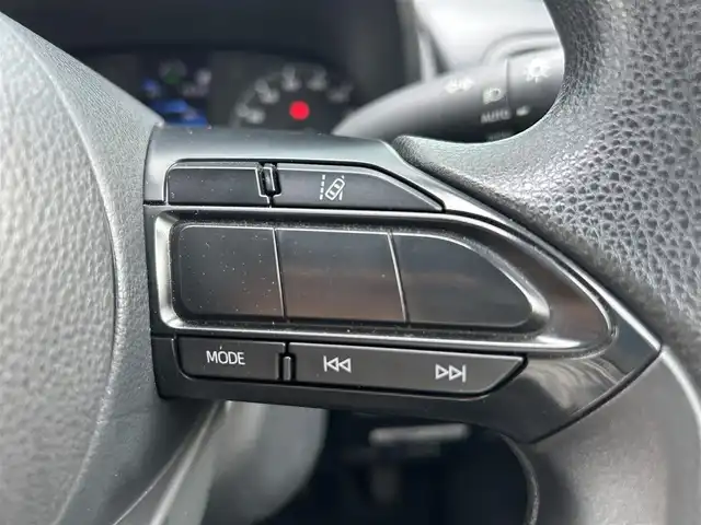 トヨタ ヤリス X 香川県 2022(令4)年 3.5万km スーパーホワイトⅡ 純正ディスプレイオーディオ/→AM/FM/Bluetooth/ドライブレコーダー/ETC/バックカメラ/衝突軽減ブレーキ/プッシュスタート/スマートキー/ステアリングスイッチ/オートハイビーム/純正フロアマット/電格ミラー