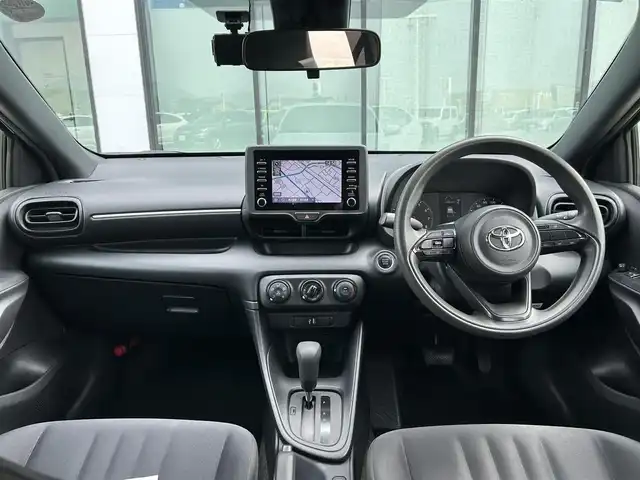 トヨタ ヤリス X 香川県 2022(令4)年 3.5万km スーパーホワイトⅡ 純正ディスプレイオーディオ/→AM/FM/Bluetooth/ドライブレコーダー/ETC/バックカメラ/衝突軽減ブレーキ/プッシュスタート/スマートキー/ステアリングスイッチ/オートハイビーム/純正フロアマット/電格ミラー