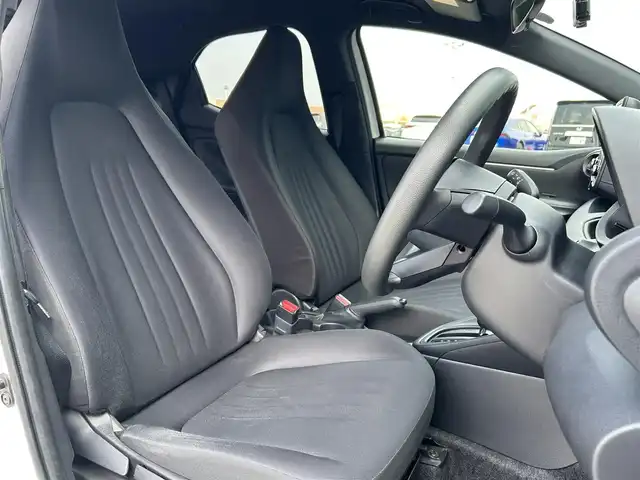 トヨタ ヤリス X 香川県 2022(令4)年 3.5万km スーパーホワイトⅡ 純正ディスプレイオーディオ/→AM/FM/Bluetooth/ドライブレコーダー/ETC/バックカメラ/衝突軽減ブレーキ/プッシュスタート/スマートキー/ステアリングスイッチ/オートハイビーム/純正フロアマット/電格ミラー