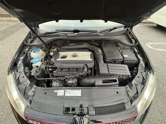 フォルクスワーゲン ゴルフ GTi 千葉県 2011(平23)年 8.3万km ディープブラックパールエフェクト 社外メモリナビ（AM/FM/CD/DVD/Bluetooth）/フルセグTV/クルーズコントロール/パドルシフト/デジタルインナーミラー/バックカメラ/ETC/純正アルミホイール/ブレーキキャリパー/純正フロアマット/フォグランプ/バックフォグランプ/HIDヘッドライト/オートライト/オートエアコン/取扱説明書/保証書