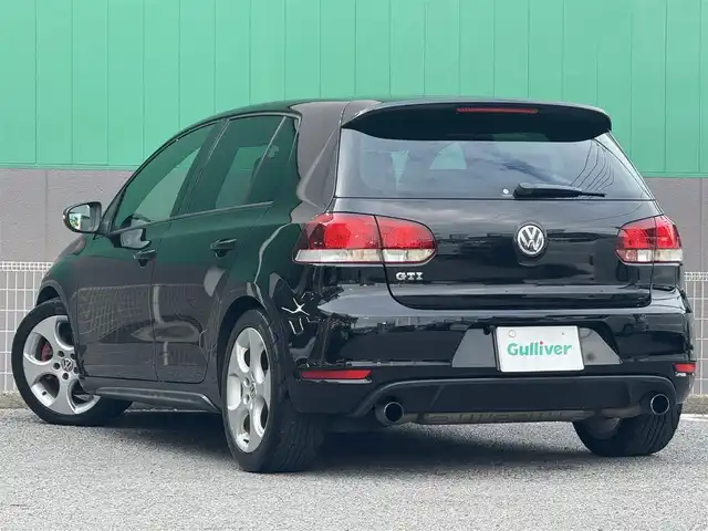 フォルクスワーゲン ゴルフ GTi 千葉県 2011(平23)年 8.3万km ディープブラックパールエフェクト 社外メモリナビ（AM/FM/CD/DVD/Bluetooth）/フルセグTV/クルーズコントロール/パドルシフト/デジタルインナーミラー/バックカメラ/ETC/純正アルミホイール/ブレーキキャリパー/純正フロアマット/フォグランプ/バックフォグランプ/HIDヘッドライト/オートライト/オートエアコン/取扱説明書/保証書