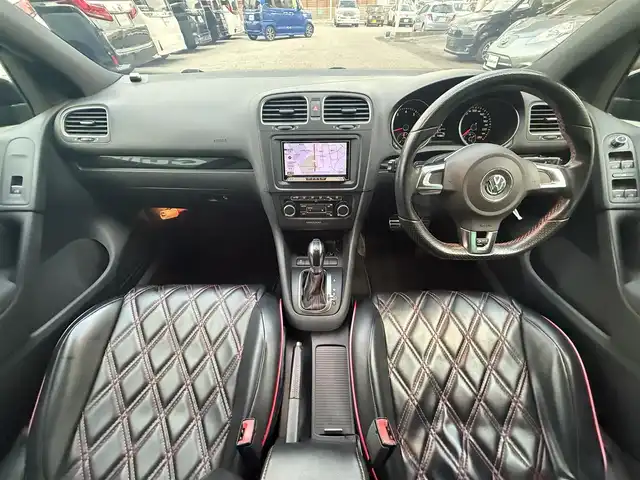 フォルクスワーゲン ゴルフ GTi 千葉県 2011(平23)年 8.3万km ディープブラックパールエフェクト 社外メモリナビ（AM/FM/CD/DVD/Bluetooth）/フルセグTV/クルーズコントロール/パドルシフト/デジタルインナーミラー/バックカメラ/ETC/純正アルミホイール/ブレーキキャリパー/純正フロアマット/フォグランプ/バックフォグランプ/HIDヘッドライト/オートライト/オートエアコン/取扱説明書/保証書