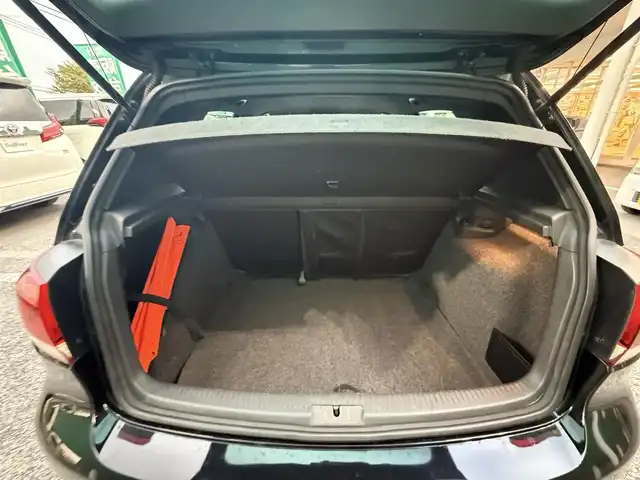フォルクスワーゲン ゴルフ GTi 千葉県 2011(平23)年 8.3万km ディープブラックパールエフェクト 社外メモリナビ（AM/FM/CD/DVD/Bluetooth）/フルセグTV/クルーズコントロール/パドルシフト/デジタルインナーミラー/バックカメラ/ETC/純正アルミホイール/ブレーキキャリパー/純正フロアマット/フォグランプ/バックフォグランプ/HIDヘッドライト/オートライト/オートエアコン/取扱説明書/保証書