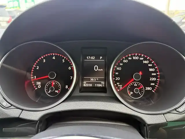フォルクスワーゲン ゴルフ GTi 千葉県 2011(平23)年 8.3万km ディープブラックパールエフェクト 社外メモリナビ（AM/FM/CD/DVD/Bluetooth）/フルセグTV/クルーズコントロール/パドルシフト/デジタルインナーミラー/バックカメラ/ETC/純正アルミホイール/ブレーキキャリパー/純正フロアマット/フォグランプ/バックフォグランプ/HIDヘッドライト/オートライト/オートエアコン/取扱説明書/保証書
