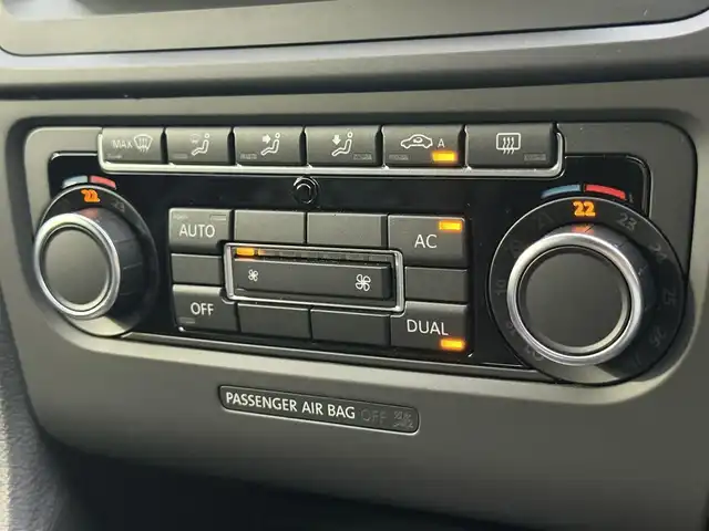 フォルクスワーゲン ゴルフ GTi 千葉県 2011(平23)年 8.3万km ディープブラックパールエフェクト 社外メモリナビ（AM/FM/CD/DVD/Bluetooth）/フルセグTV/クルーズコントロール/パドルシフト/デジタルインナーミラー/バックカメラ/ETC/純正アルミホイール/ブレーキキャリパー/純正フロアマット/フォグランプ/バックフォグランプ/HIDヘッドライト/オートライト/オートエアコン/取扱説明書/保証書