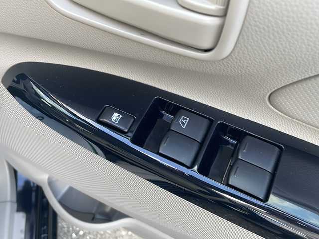 日産 デイズ S 岩手県 2018(平30)年 6.4万km ブラック 4WD/純正ナビ CD/SD/ラジオ/Bluetooth/フルセグテレビ /エマージェンシーブレーキ/横滑り防止機能/D席シートヒーター/社外14inアルミホイール/アイドリングストップ/ステアリングスイッチ/電動格納ミラー/ドアバイザー