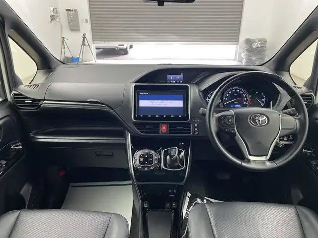 トヨタ エスクァイア ハイブリッド Gi 三重県 2020(令2)年 5.4万km ホワイトパールクリスタルシャイン 純正ナビ/・フルセグ/AM/FM/CD/DVD/HDMI/Bluetooth/前席シートヒーター/レーダークルーズコントロール/両側パワースライドドア/バックモニター/純正フリップダウンモニター/前後ドライブレコーダー/トヨタセーフティセンス/オートライト/オートハイビーム/ビルトインETC/サンシェード/LEDヘッドライト/エンジンスターター/純正16インチAW