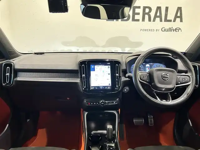 ボルボ ＸＣ４０ T4 AWD Rデザイン 福岡県 2018(平30)年 3.9万km パール ＡＣＣ　/ＢＳＭ　/レーンキープ　/ハーフレザー　/シートヒーター　/パワーシート　/ナビ　/３６０°カメラ　/フルセグ　/パワーバックドア　/スマートキー　/前後ソナー　/パドルシフト　/ＬＥＤライト　/純正１８インチＡＷ