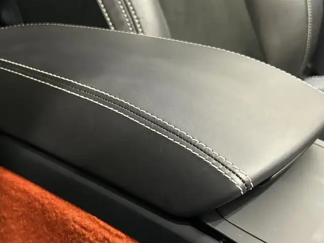 ボルボ ＸＣ４０ T4 AWD Rデザイン 福岡県 2018(平30)年 3.9万km パール ＡＣＣ　/ＢＳＭ　/レーンキープ　/ハーフレザー　/シートヒーター　/パワーシート　/ナビ　/３６０°カメラ　/フルセグ　/パワーバックドア　/スマートキー　/前後ソナー　/パドルシフト　/ＬＥＤライト　/純正１８インチＡＷ