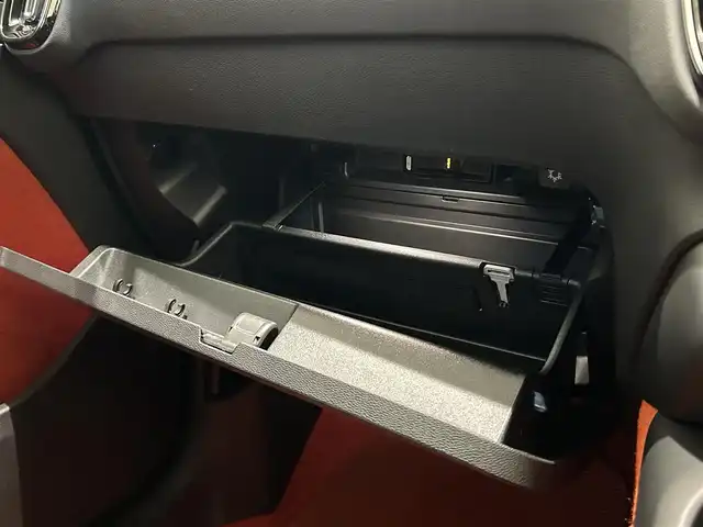 ボルボ ＸＣ４０ T4 AWD Rデザイン 福岡県 2018(平30)年 3.9万km パール ＡＣＣ　/ＢＳＭ　/レーンキープ　/ハーフレザー　/シートヒーター　/パワーシート　/ナビ　/３６０°カメラ　/フルセグ　/パワーバックドア　/スマートキー　/前後ソナー　/パドルシフト　/ＬＥＤライト　/純正１８インチＡＷ
