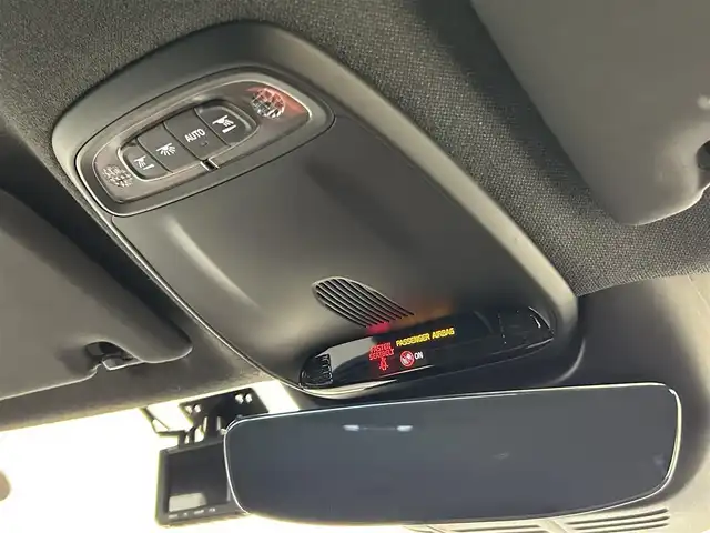ボルボ ＸＣ４０ T4 AWD Rデザイン 福岡県 2018(平30)年 3.9万km パール ＡＣＣ　/ＢＳＭ　/レーンキープ　/ハーフレザー　/シートヒーター　/パワーシート　/ナビ　/３６０°カメラ　/フルセグ　/パワーバックドア　/スマートキー　/前後ソナー　/パドルシフト　/ＬＥＤライト　/純正１８インチＡＷ