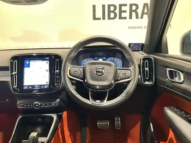 ボルボ ＸＣ４０ T4 AWD Rデザイン 福岡県 2018(平30)年 3.9万km パール ＡＣＣ　/ＢＳＭ　/レーンキープ　/ハーフレザー　/シートヒーター　/パワーシート　/ナビ　/３６０°カメラ　/フルセグ　/パワーバックドア　/スマートキー　/前後ソナー　/パドルシフト　/ＬＥＤライト　/純正１８インチＡＷ