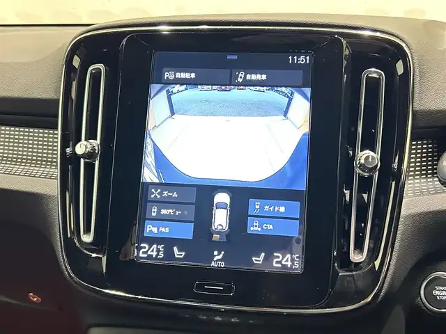 ボルボ ＸＣ４０ T4 AWD Rデザイン 福岡県 2018(平30)年 3.9万km パール ＡＣＣ　/ＢＳＭ　/レーンキープ　/ハーフレザー　/シートヒーター　/パワーシート　/ナビ　/３６０°カメラ　/フルセグ　/パワーバックドア　/スマートキー　/前後ソナー　/パドルシフト　/ＬＥＤライト　/純正１８インチＡＷ