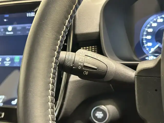 ボルボ ＸＣ４０ T4 AWD Rデザイン 福岡県 2018(平30)年 3.9万km パール ＡＣＣ　/ＢＳＭ　/レーンキープ　/ハーフレザー　/シートヒーター　/パワーシート　/ナビ　/３６０°カメラ　/フルセグ　/パワーバックドア　/スマートキー　/前後ソナー　/パドルシフト　/ＬＥＤライト　/純正１８インチＡＷ