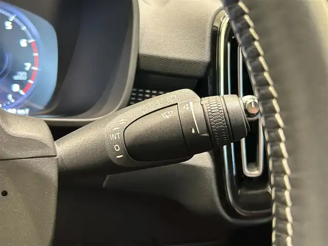 ボルボ ＸＣ４０ T4 AWD Rデザイン 福岡県 2018(平30)年 3.9万km パール ＡＣＣ　/ＢＳＭ　/レーンキープ　/ハーフレザー　/シートヒーター　/パワーシート　/ナビ　/３６０°カメラ　/フルセグ　/パワーバックドア　/スマートキー　/前後ソナー　/パドルシフト　/ＬＥＤライト　/純正１８インチＡＷ
