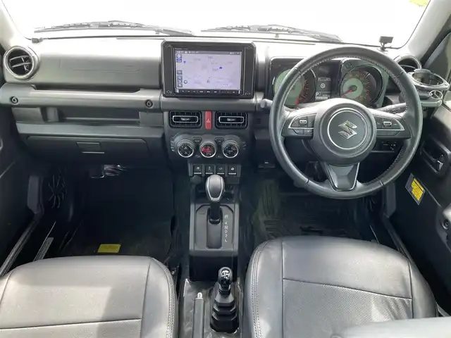スズキ ジムニー シエラ JC 福岡県 2023(令5)年 3.9万km ピュアホワイトP ワンオーナー/Panasonicナビ/（BT/フルセグ/AM/FM/DISC/SD/SDREC/iPod)/Bカメラ/クルーズコントロール/LEDヘッドライト/オートライト/DN席シートヒーター/シートカバー/純正15インチAW/アイドリングストップ/ルーフキャリア/スペアタイヤ/横滑り防止装置/レーンキープアシスト/盗難防止装置/衝突被害軽減ブレーキ/ドライブレコーダー/スマートキー/ETC/保証書/取扱説明書
