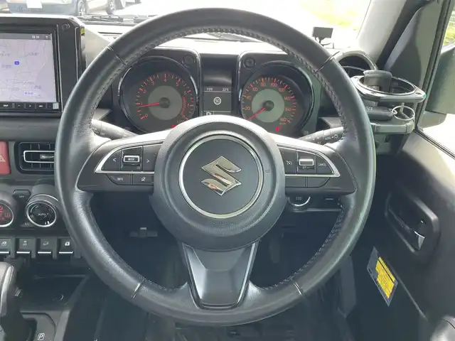 スズキ ジムニー シエラ JC 福岡県 2023(令5)年 3.9万km ピュアホワイトP ワンオーナー/Panasonicナビ/（BT/フルセグ/AM/FM/DISC/SD/SDREC/iPod)/Bカメラ/クルーズコントロール/LEDヘッドライト/オートライト/DN席シートヒーター/シートカバー/純正15インチAW/アイドリングストップ/ルーフキャリア/スペアタイヤ/横滑り防止装置/レーンキープアシスト/盗難防止装置/衝突被害軽減ブレーキ/ドライブレコーダー/スマートキー/ETC/保証書/取扱説明書