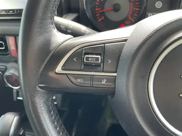 スズキ ジムニー シエラ JC 福岡県 2023(令5)年 3.9万km ピュアホワイトP ワンオーナー/Panasonicナビ/（BT/フルセグ/AM/FM/DISC/SD/SDREC/iPod)/Bカメラ/クルーズコントロール/LEDヘッドライト/オートライト/DN席シートヒーター/シートカバー/純正15インチAW/アイドリングストップ/ルーフキャリア/スペアタイヤ/横滑り防止装置/レーンキープアシスト/盗難防止装置/衝突被害軽減ブレーキ/ドライブレコーダー/スマートキー/ETC/保証書/取扱説明書