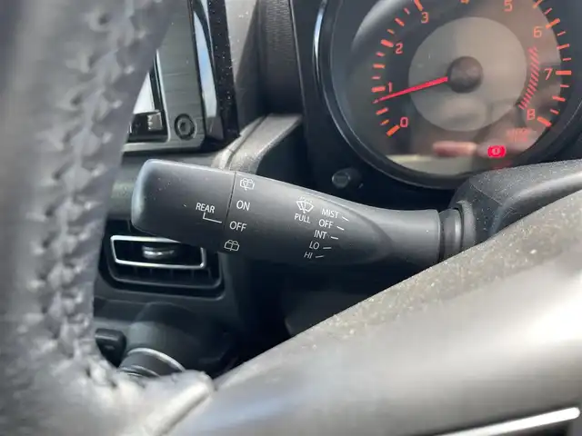 スズキ ジムニー シエラ JC 福岡県 2023(令5)年 3.9万km ピュアホワイトP ワンオーナー/Panasonicナビ/（BT/フルセグ/AM/FM/DISC/SD/SDREC/iPod)/Bカメラ/クルーズコントロール/LEDヘッドライト/オートライト/DN席シートヒーター/シートカバー/純正15インチAW/アイドリングストップ/ルーフキャリア/スペアタイヤ/横滑り防止装置/レーンキープアシスト/盗難防止装置/衝突被害軽減ブレーキ/ドライブレコーダー/スマートキー/ETC/保証書/取扱説明書