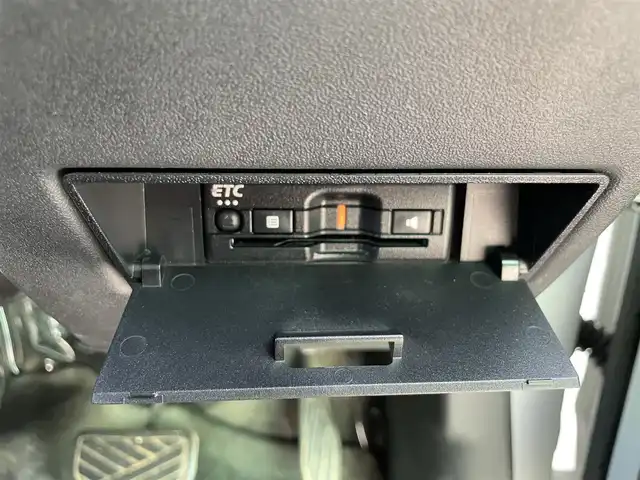 スズキ ジムニー シエラ JC 福岡県 2023(令5)年 3.9万km ピュアホワイトP ワンオーナー/Panasonicナビ/（BT/フルセグ/AM/FM/DISC/SD/SDREC/iPod)/Bカメラ/クルーズコントロール/LEDヘッドライト/オートライト/DN席シートヒーター/シートカバー/純正15インチAW/アイドリングストップ/ルーフキャリア/スペアタイヤ/横滑り防止装置/レーンキープアシスト/盗難防止装置/衝突被害軽減ブレーキ/ドライブレコーダー/スマートキー/ETC/保証書/取扱説明書