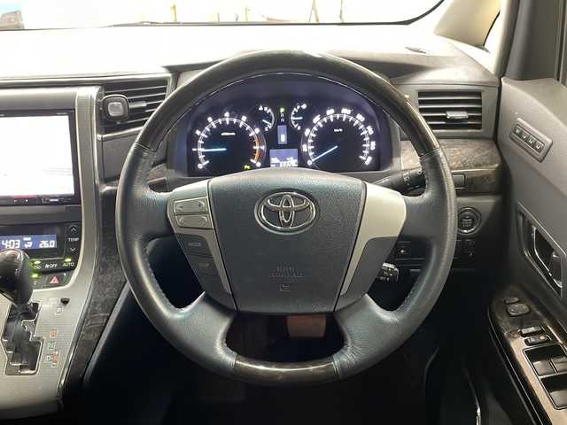 トヨタ ヴェルファイア 2．4Z Gエディション 道央・札幌 2013(平25)年 7万km ホワイトパールクリスタルシャイン ・4WD/・社外ナビ/フルセグTV/DVD/CD/SD/BT/・バックカメラ/・パワーバックドア/・両側パワースライドドア/・ALPINEリヤフリップダウンモニター/・社外エンジンスターター/・ドライブレコーダー/・クルーズコントロール/・パーキングセンサー/・横滑り防止/・ビルトインETC/・前席パワーシート/・HID/・フロントフォグ/・プッシュスタート/・スマートキー/・ドアバイザー/・電格ミラー/・夏タイヤ純正18インチAW積込