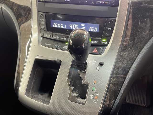 トヨタ ヴェルファイア 2．4Z Gエディション 道央・札幌 2013(平25)年 7万km ホワイトパールクリスタルシャイン ・4WD/・社外ナビ/フルセグTV/DVD/CD/SD/BT/・バックカメラ/・パワーバックドア/・両側パワースライドドア/・ALPINEリヤフリップダウンモニター/・社外エンジンスターター/・ドライブレコーダー/・クルーズコントロール/・パーキングセンサー/・横滑り防止/・ビルトインETC/・前席パワーシート/・HID/・フロントフォグ/・プッシュスタート/・スマートキー/・ドアバイザー/・電格ミラー/・夏タイヤ純正18インチAW積込