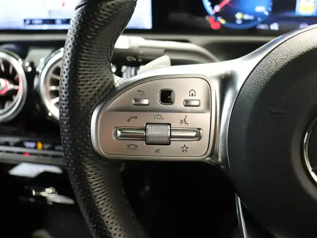 メルセデス・ベンツ ＣＬＡ２００ｄ AMGライン 静岡県 2019(令1)年 4.5万km コスモスブラック パノラミックスライディングルーフ/レーダーセーフティーパッケージ/・BSM/・LKA/・衝突被害軽減ブレーキ/AMGレザーエクスクルーシブパッケージ/・黒灰革シート/・アルミニウムインテリアトリム/アドバンスドパッケージ/・360°カメラ/・HUD/・アドバンスドサウンドシステム/AMGライン/・アンビエントライト/・LEDヘッドライト/純正ナビ/フルセグTV/純正18インチAW/ETC2.0/シートヒーター/シートメモリー/パワーシート/クルーズコントロール