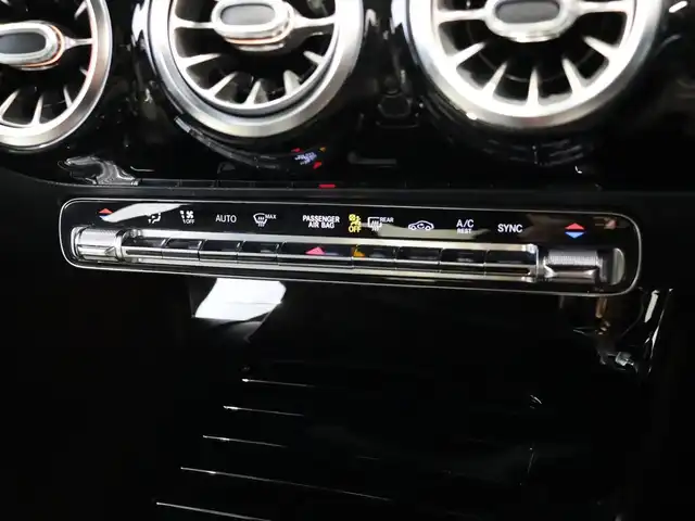 メルセデス・ベンツ ＣＬＡ２００ｄ AMGライン 静岡県 2019(令1)年 4.5万km コスモスブラック パノラミックスライディングルーフ/レーダーセーフティーパッケージ/・BSM/・LKA/・衝突被害軽減ブレーキ/AMGレザーエクスクルーシブパッケージ/・黒灰革シート/・アルミニウムインテリアトリム/アドバンスドパッケージ/・360°カメラ/・HUD/・アドバンスドサウンドシステム/AMGライン/・アンビエントライト/・LEDヘッドライト/純正ナビ/フルセグTV/純正18インチAW/ETC2.0/シートヒーター/シートメモリー/パワーシート/クルーズコントロール