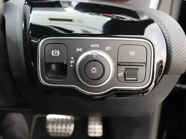 メルセデス・ベンツ ＣＬＡ２００ｄ AMGライン 静岡県 2019(令1)年 4.5万km コスモスブラック パノラミックスライディングルーフ/レーダーセーフティーパッケージ/・BSM/・LKA/・衝突被害軽減ブレーキ/AMGレザーエクスクルーシブパッケージ/・黒灰革シート/・アルミニウムインテリアトリム/アドバンスドパッケージ/・360°カメラ/・HUD/・アドバンスドサウンドシステム/AMGライン/・アンビエントライト/・LEDヘッドライト/純正ナビ/フルセグTV/純正18インチAW/ETC2.0/シートヒーター/シートメモリー/パワーシート/クルーズコントロール