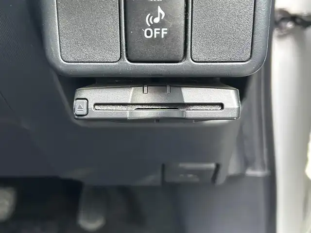 トヨタ アクア G 栃木県 2012(平24)年 7.4万km スーパーホワイトⅡ 純正ナビ/・フルセグTV/・CD/DVD/BT/・SD/AM.FM/バックカメラ/ETC/スマートキー/プッシュスタート/LEDヘッドライト/オートライト/純正フロアマット/横滑り防止システム/電動格納ミラー