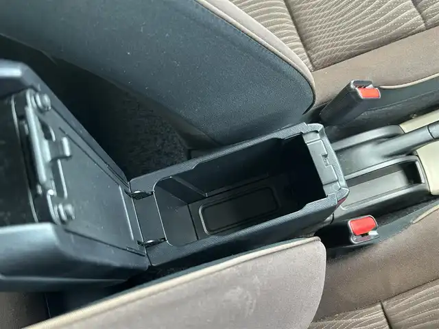 トヨタ アクア G 栃木県 2012(平24)年 7.4万km スーパーホワイトⅡ 純正ナビ/・フルセグTV/・CD/DVD/BT/・SD/AM.FM/バックカメラ/ETC/スマートキー/プッシュスタート/LEDヘッドライト/オートライト/純正フロアマット/横滑り防止システム/電動格納ミラー