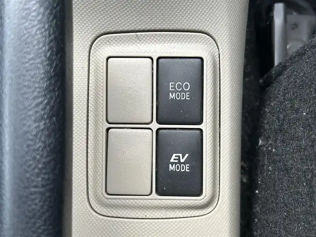 トヨタ アクア G 栃木県 2012(平24)年 7.4万km スーパーホワイトⅡ 純正ナビ/・フルセグTV/・CD/DVD/BT/・SD/AM.FM/バックカメラ/ETC/スマートキー/プッシュスタート/LEDヘッドライト/オートライト/純正フロアマット/横滑り防止システム/電動格納ミラー