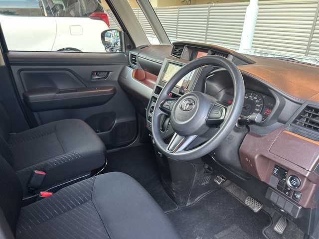 トヨタ ルーミー X 大阪府 2018(平30)年 4.2万km ブラックマイカメタリック 社外7インチナビ（AVN-R8W）/・AM/FM/フルセグ/BT/バックカメラ/片側パワースライドドア/前後ドライブレコーダー/オートライト/プッシュスタート/スマートキー/電動格納ミラー/ステアリングスイッチ/スペアキー/保証書