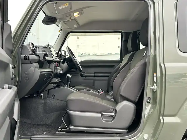 スズキ ジムニー XC 愛媛県 2020(令2)年 4.5万km ジャングルグリーン Stradaナビ　/バックカメラ　/クルーズコントロール　/車線逸脱防止装置　/衝突被害軽減システム　/ダウンヒルアシストコントロール　/D/N席シートヒーター/ヒートミラー/電格ミラー/ヘッドライトウォッシャー　/ドアバイザー　/LEDヘッドライト/シガーソケット/ISOFIX/4WD切替/現状サマー(純正AW)(175/80/R16)/YOKOHAMA GEOLANDAR CV G058
