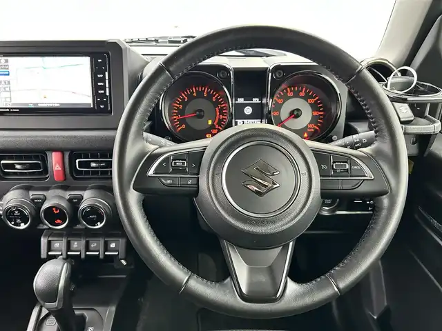 スズキ ジムニー XC 愛媛県 2020(令2)年 4.5万km ジャングルグリーン Stradaナビ　/バックカメラ　/クルーズコントロール　/車線逸脱防止装置　/衝突被害軽減システム　/ダウンヒルアシストコントロール　/D/N席シートヒーター/ヒートミラー/電格ミラー/ヘッドライトウォッシャー　/ドアバイザー　/LEDヘッドライト/シガーソケット/ISOFIX/4WD切替/現状サマー(純正AW)(175/80/R16)/YOKOHAMA GEOLANDAR CV G058