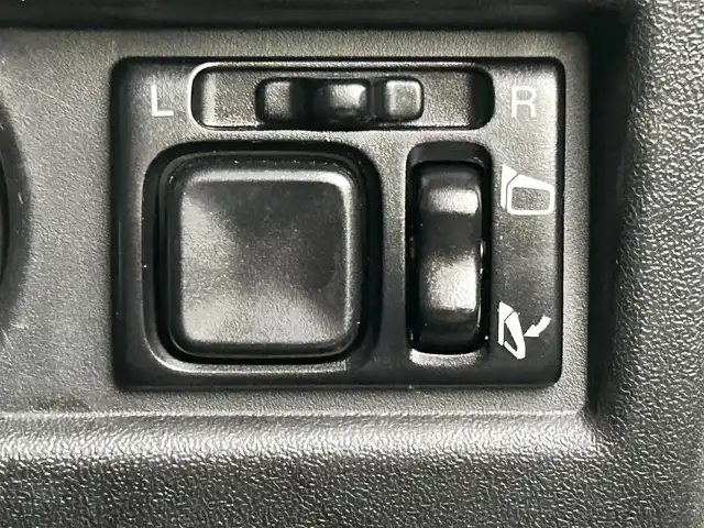スズキ ジムニー XC 愛媛県 2020(令2)年 4.5万km ジャングルグリーン Stradaナビ　/バックカメラ　/クルーズコントロール　/車線逸脱防止装置　/衝突被害軽減システム　/ダウンヒルアシストコントロール　/D/N席シートヒーター/ヒートミラー/電格ミラー/ヘッドライトウォッシャー　/ドアバイザー　/LEDヘッドライト/シガーソケット/ISOFIX/4WD切替/現状サマー(純正AW)(175/80/R16)/YOKOHAMA GEOLANDAR CV G058