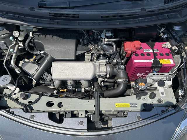 日産 ノート ニスモ 滋賀県 2017(平29)年 8.6万km ダークメタルグレー ガソリン/2WD(FF)/CVT/7インチナビ（MDV-M705W）/（FM/AM/DVD/Bluetooth）/ブレーキアシスト/プリクラッシュブレーキアシスト	/ヒルスタート（坂道発進）アシスト	/レーンキープアシスト	/バックカメラ/アルカンターラステアリング/ステアリングスイッチ/ETC/NISMO専用シート/オートエアコン/オートライト/LEDヘッドライト/フロントフォグ/電動格納ミラー/パワーウィンドウ