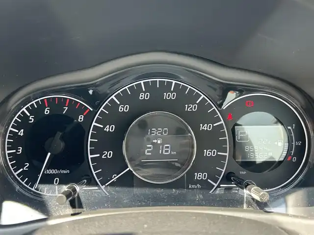 日産 ノート ニスモ 滋賀県 2017(平29)年 8.6万km ダークメタルグレー ガソリン/2WD(FF)/CVT/7インチナビ（MDV-M705W）/（FM/AM/DVD/Bluetooth）/ブレーキアシスト/プリクラッシュブレーキアシスト	/ヒルスタート（坂道発進）アシスト	/レーンキープアシスト	/バックカメラ/アルカンターラステアリング/ステアリングスイッチ/ETC/NISMO専用シート/オートエアコン/オートライト/LEDヘッドライト/フロントフォグ/電動格納ミラー/パワーウィンドウ