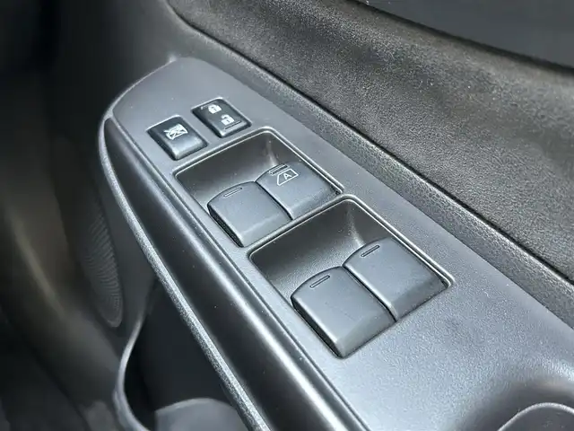日産 ノート ニスモ 滋賀県 2017(平29)年 8.6万km ダークメタルグレー ガソリン/2WD(FF)/CVT/7インチナビ（MDV-M705W）/（FM/AM/DVD/Bluetooth）/ブレーキアシスト/プリクラッシュブレーキアシスト	/ヒルスタート（坂道発進）アシスト	/レーンキープアシスト	/バックカメラ/アルカンターラステアリング/ステアリングスイッチ/ETC/NISMO専用シート/オートエアコン/オートライト/LEDヘッドライト/フロントフォグ/電動格納ミラー/パワーウィンドウ
