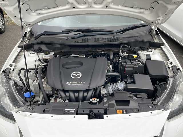 マツダ デミオ 15S 岩手県 2019(平31)年 7.9万km スノーフレイクホワイトパールマイカ 純正SDナビ/AM/FM/CD/DVD/Bluetooth/フルセグTV/バックカメラ/ETC/衝突被害軽減ブレーキ/レーンキープアシスト/横滑り防止装置/アイドリングストップ/オートライト/オートハイビーム/HIDヘッドライト/スマートキー/プッシュスタート/電動格納ミラー/社外フロアマット/保証書/取扱説明書