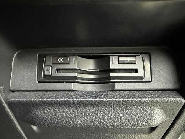 トヨタ ノア G 兵庫県 2017(平29)年 9.1万km ラグジュアリーホワイトパールクリスタルシャインガラスフレーク 社外ナビ(CD/DVD/フルセグ/Bluetooth)/両側パワースライドドア/バックカメラ/フリップダウンモニター/前後ドライブレコーダー/クルーズコントロール/シートヒーター/レーンキープアシスト/オートライト/オートマチックハイビーム/LEDヘッドライト/純正15インチアルミホイール/純正フロアマット/ETC/スペアキー