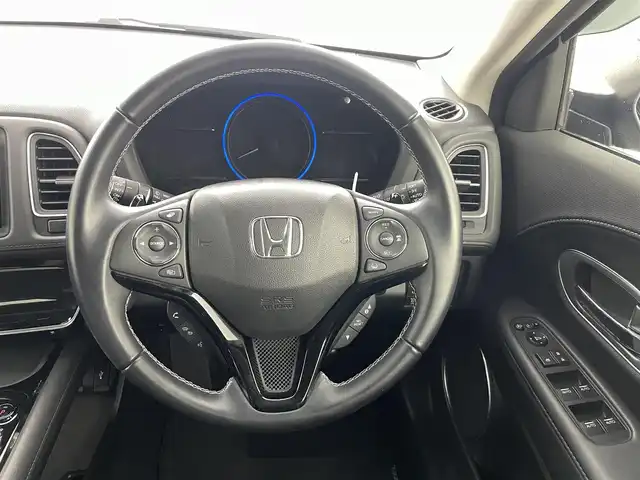 ホンダ ヴェゼル ハイブリッド Z ホンダセンシング 福島県 2016(平28)年 3.3万km クリスタルブラックパール 純正7インチナビ/CD/DVD/フルセグ/AM・FM/Bluetooth/純正エアロ/ホンダセンシング/ETC/寒冷地仕様/アイドリングストップ/追従型クルーズコントロール/レーンキープアシスト/D+N席シートヒーター/純正AW